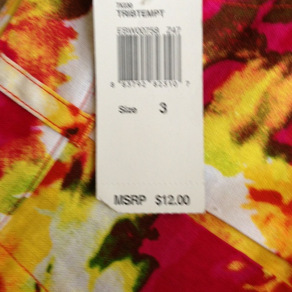 ⛔SOLD⛔Floral high wasted shorts - Picture 2 of 3