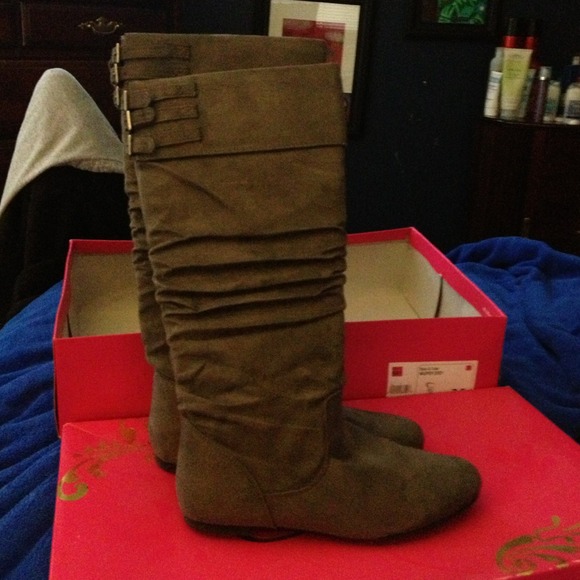 ❌❌❌TRADE❌❌❌Gray boots by Candies