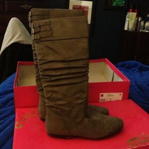 ❌❌❌TRADE❌❌❌Gray boots by Candies