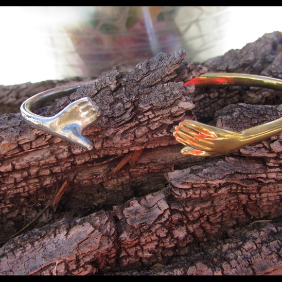 *SOLD* Vintage Hands Beacelet - Picture 2 of 4