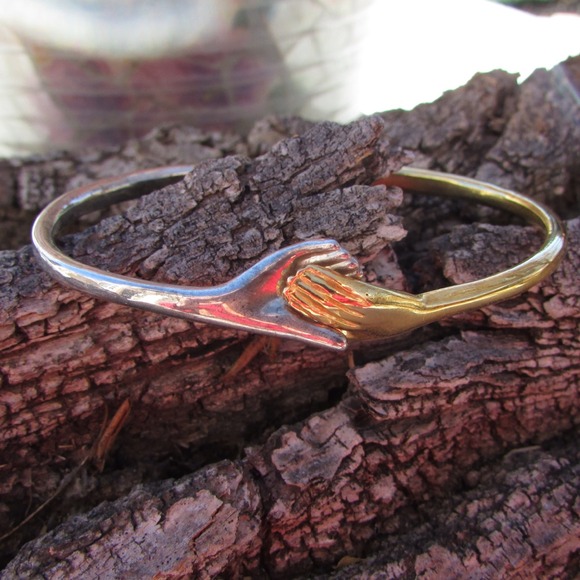 *SOLD* Vintage Hands Beacelet - Picture 3 of 4