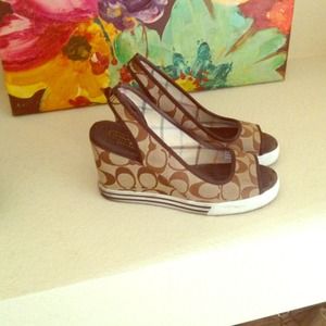 Coach wedges us size 6