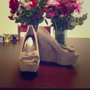 NWOT Steve Madden Peeptoe Wedges