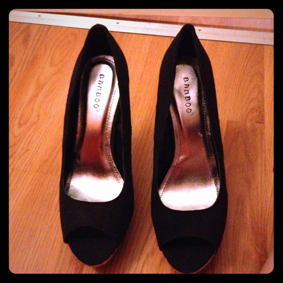 Black wedges