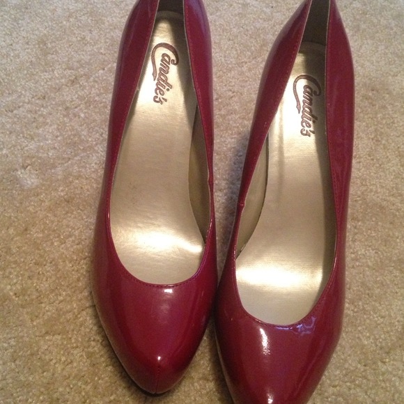 Red heels! SOLD - Picture 2 of 2