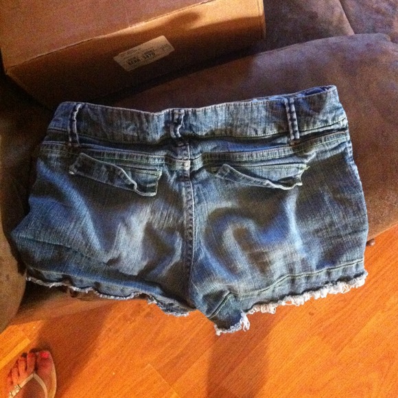 Shorts - Picture 3 of 3