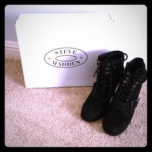 Steve Madden black booties