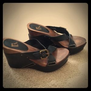 💢HOLD for @kessler Report Wedge Sandal