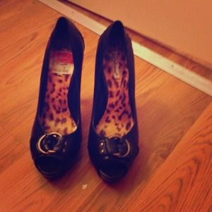 Black peep toe heels!