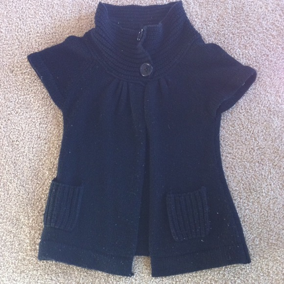 Black knit 2 button open sweater
