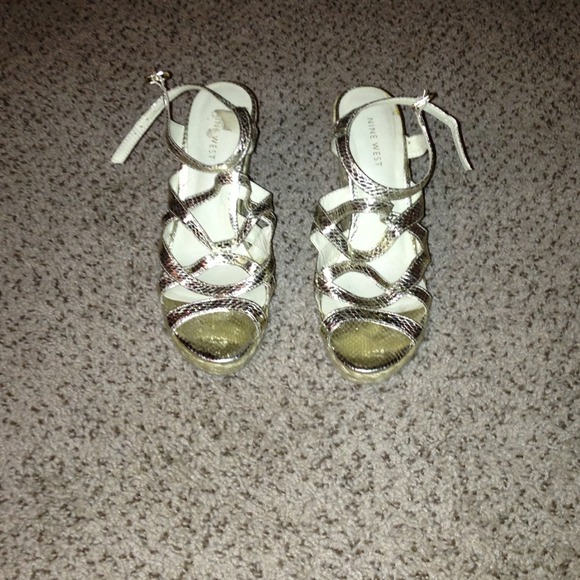 REDUCED*****Gold Nine West wedges