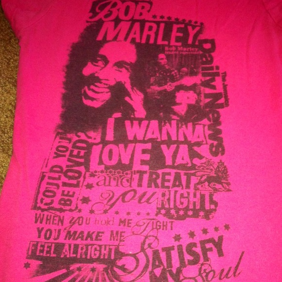 ✨SOLD✨Pink Bob Marley tee