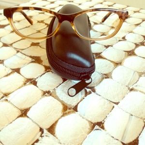 ✋Held...Women's DKNY RX eyeglasses frames