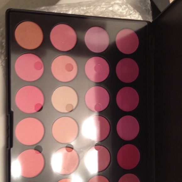 Super cute blush pallet