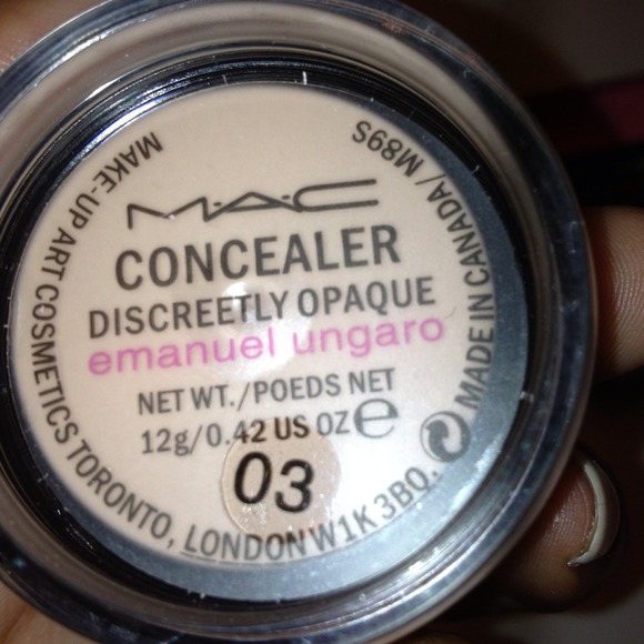 Make up concealer!! MAC
