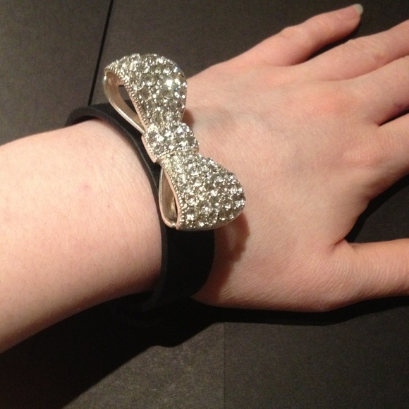 Bow band for wrist - Picture 3 of 3