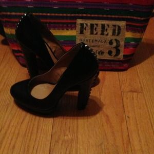 Cosmopolitan black back studded heels