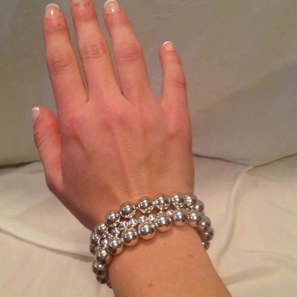 Faux silver beaded bracelet set