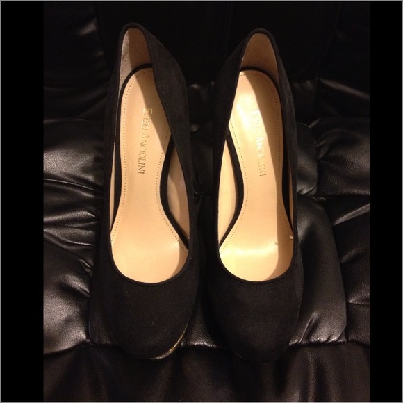 Enzo Angiolini Pumps& gold snake skin like accents - Picture 2 of 3