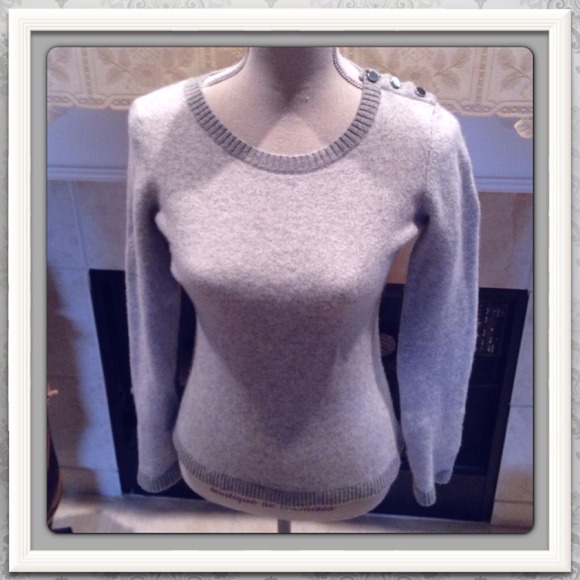 🚫SOLD🚫Banana Republic sweater. - Picture 2 of 3