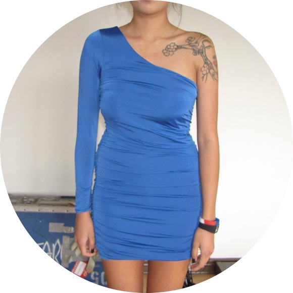 One sleeve dress