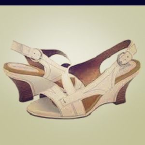 ✂✂reduced✂✂ Naturalizer white sandals "Gillespie"
