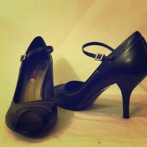 Antonio melani peep toe pumps
