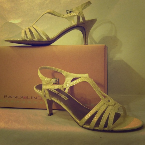 Off white strappy sandels