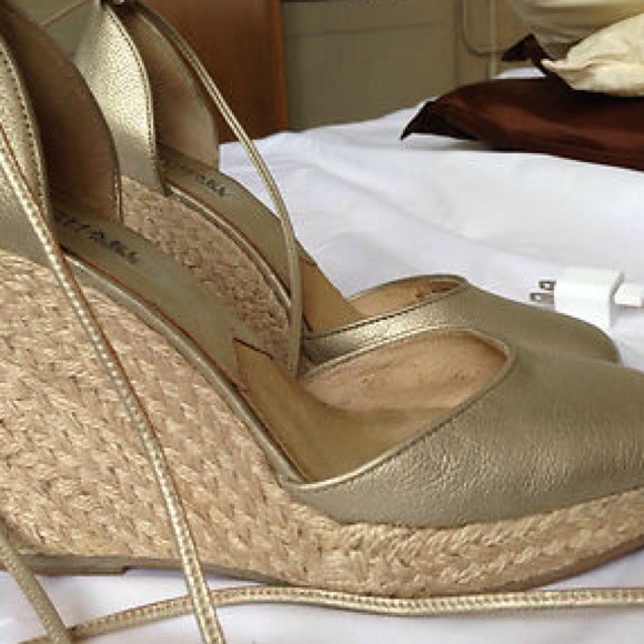 ⛔SOLD ELSEWHERE⛔Michael Kors Gold & Leather E - Picture 4 of 4