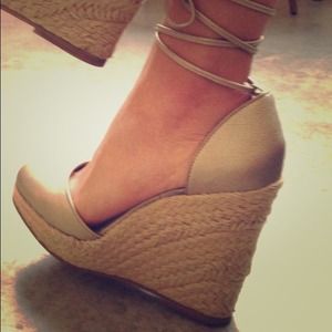 ⛔SOLD ELSEWHERE⛔Michael Kors Gold & Leather E