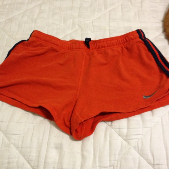 ✅Nike orange shorts