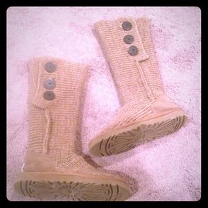 Size 8 Ugg sweater boots camel color
