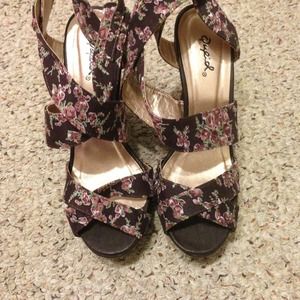 Strappy Purple Rose-Print Wedges