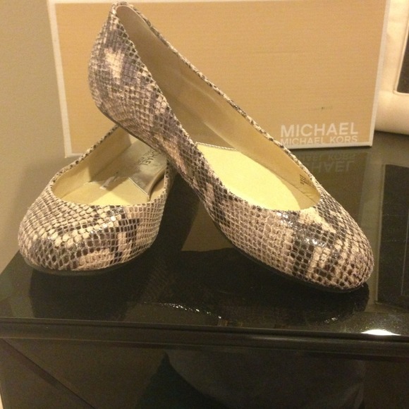 Brand new in box Michael Kors snakeskin flat.