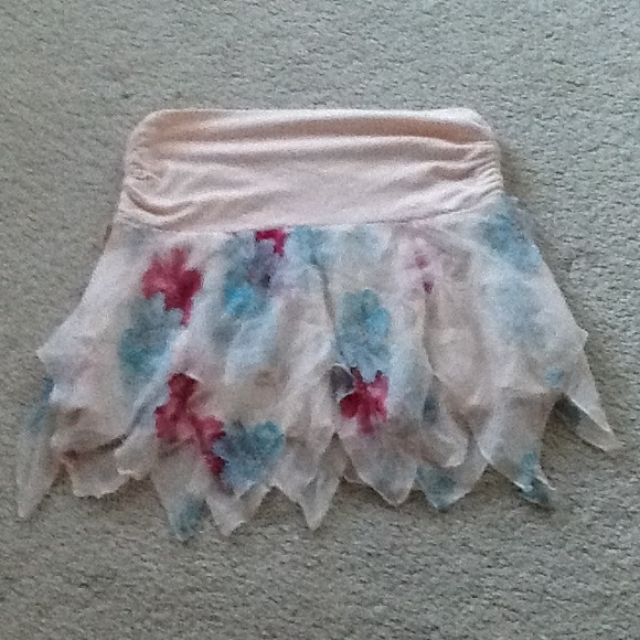 Flowy mini skirt