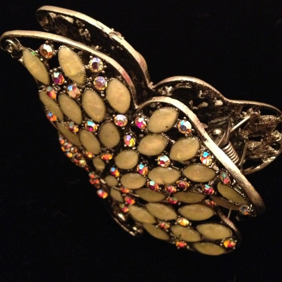 ⛔Sold for bundle Butterfly hair clip🎀 - Picture 3 of 4