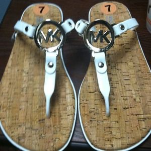 **Reserved**Michael Kors flip flops-