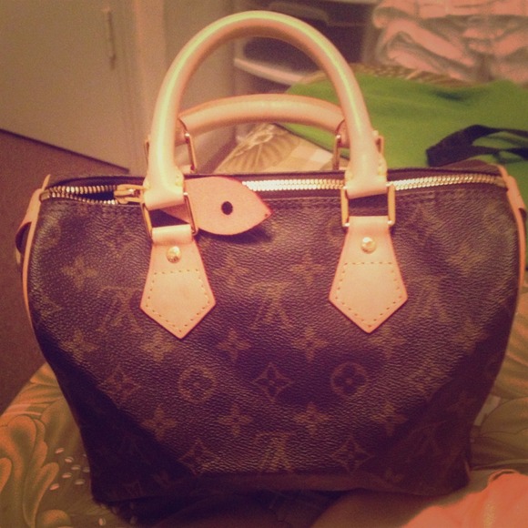 Louis Vuitton mono 25