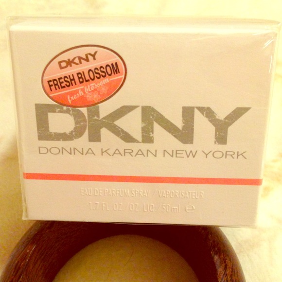 DKNY Fresh Blossom Eau de parfum spray