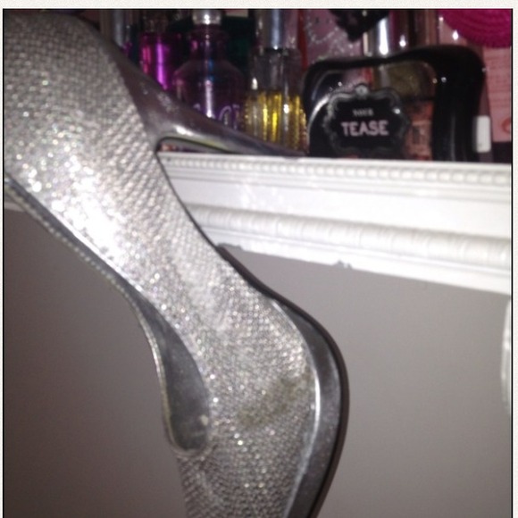 ✨Wet seal size 9 sequined heels ✨ - Picture 2 of 4