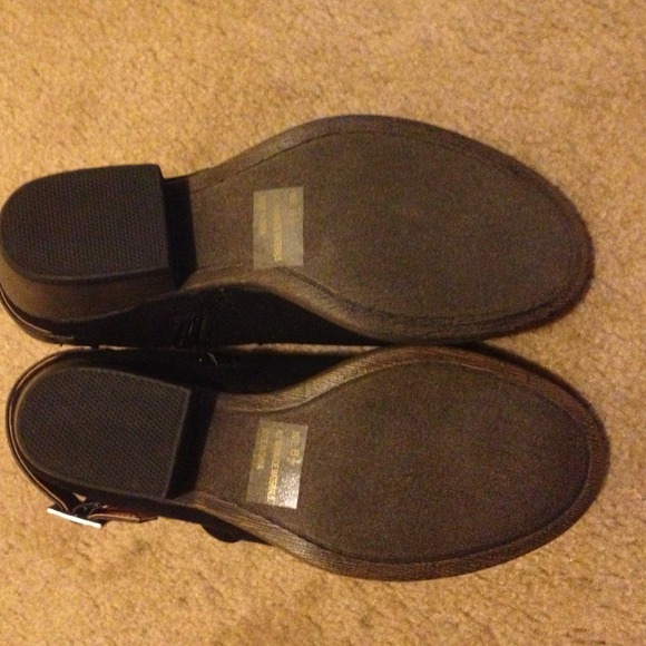 Shoes - Picture 4 of 4