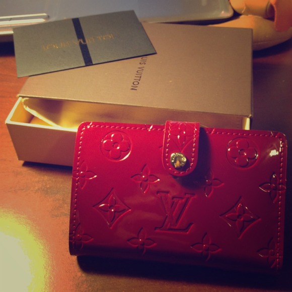 Louis Vuitton Vernis red wallet