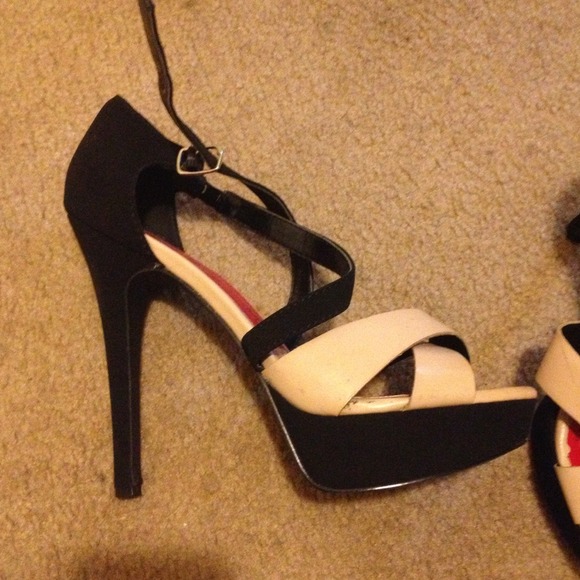Heels - Picture 2 of 4