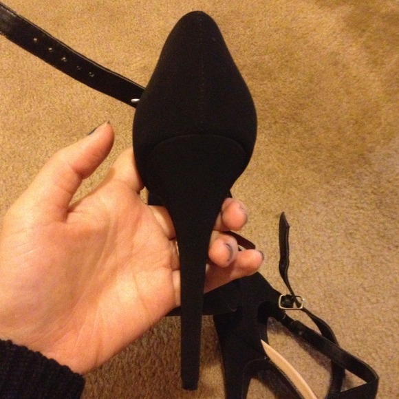 Heels - Picture 3 of 4