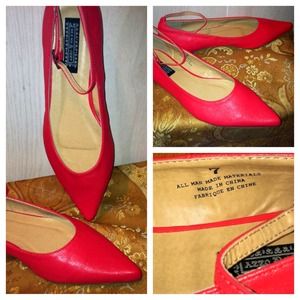 Deena & Ozzy Pointy Ankle-Strap Skimmer