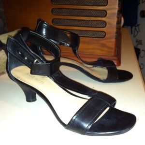 Bundle for GFT Nine West sandals.