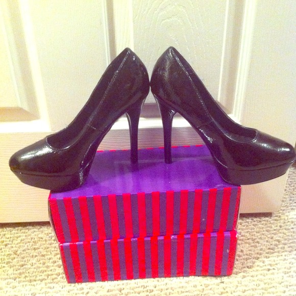 Reduced!!!Black patent leather pumps