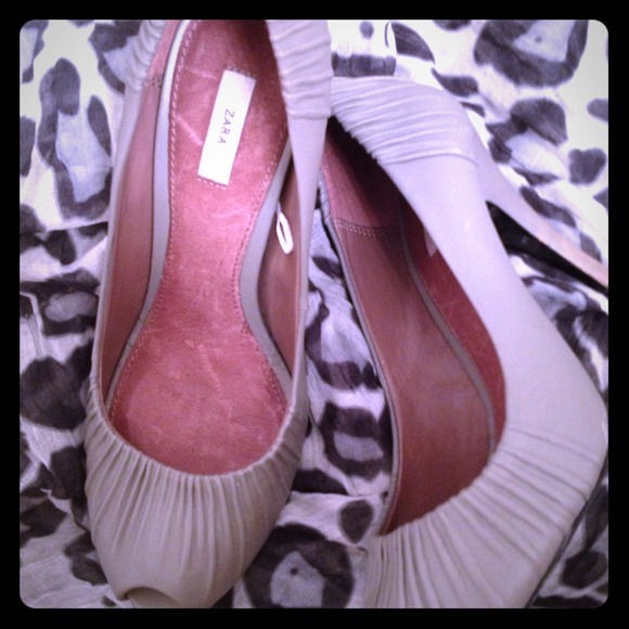 Gray heels