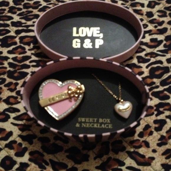 Juicy couture Heart necklace - Picture 2 of 2