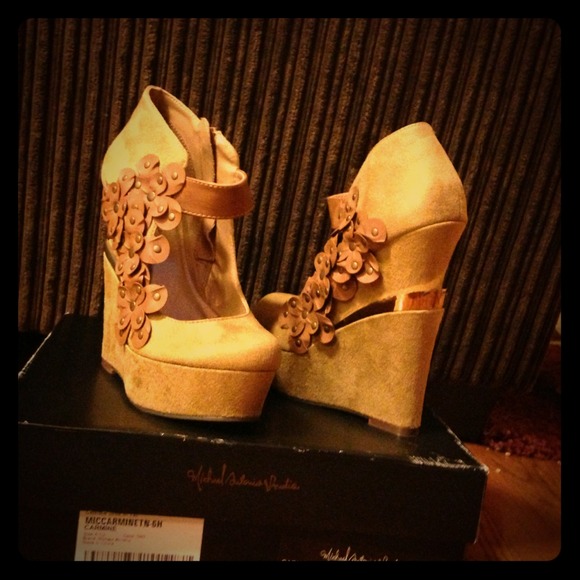Michael Antonio Carmine Wedges